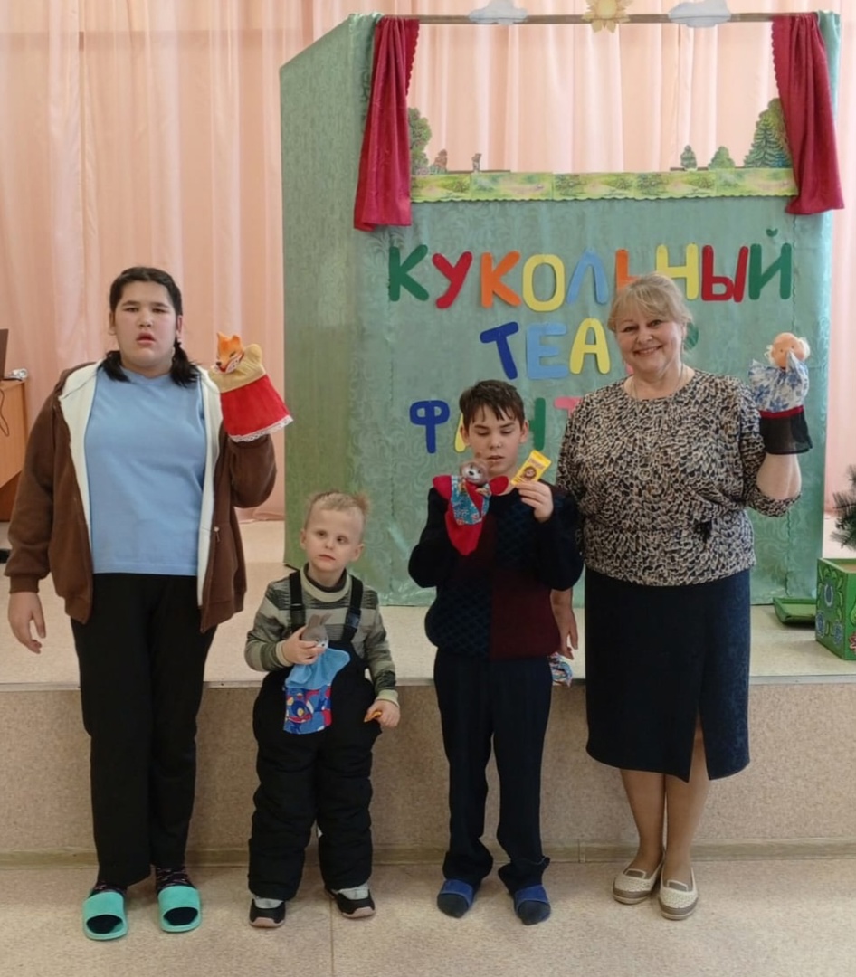 ДЕКАДА УКАТИЛАСЬ «КОЛОБКОМ»