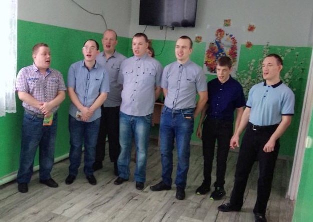 ПУСТЬ В СЕРДЦЕ МОЛОДОСТЬ ПОЕТ