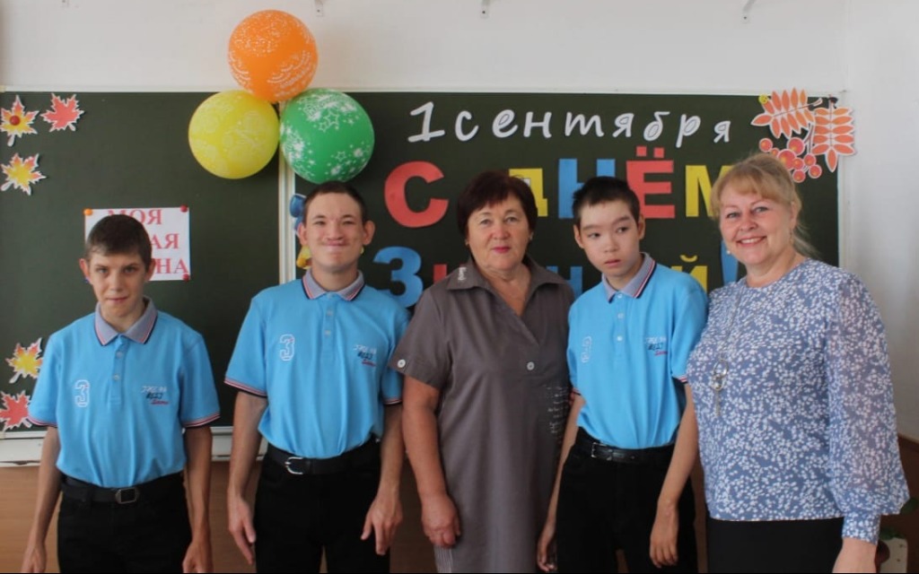 ЗВОНОК ДАН. ПОШЛИ ЗА ЗНАНИЯМИ